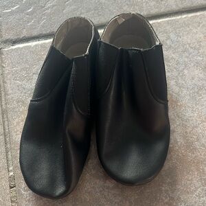 Toddler girl jazz shoes- excellent condition, barely used size 9.5